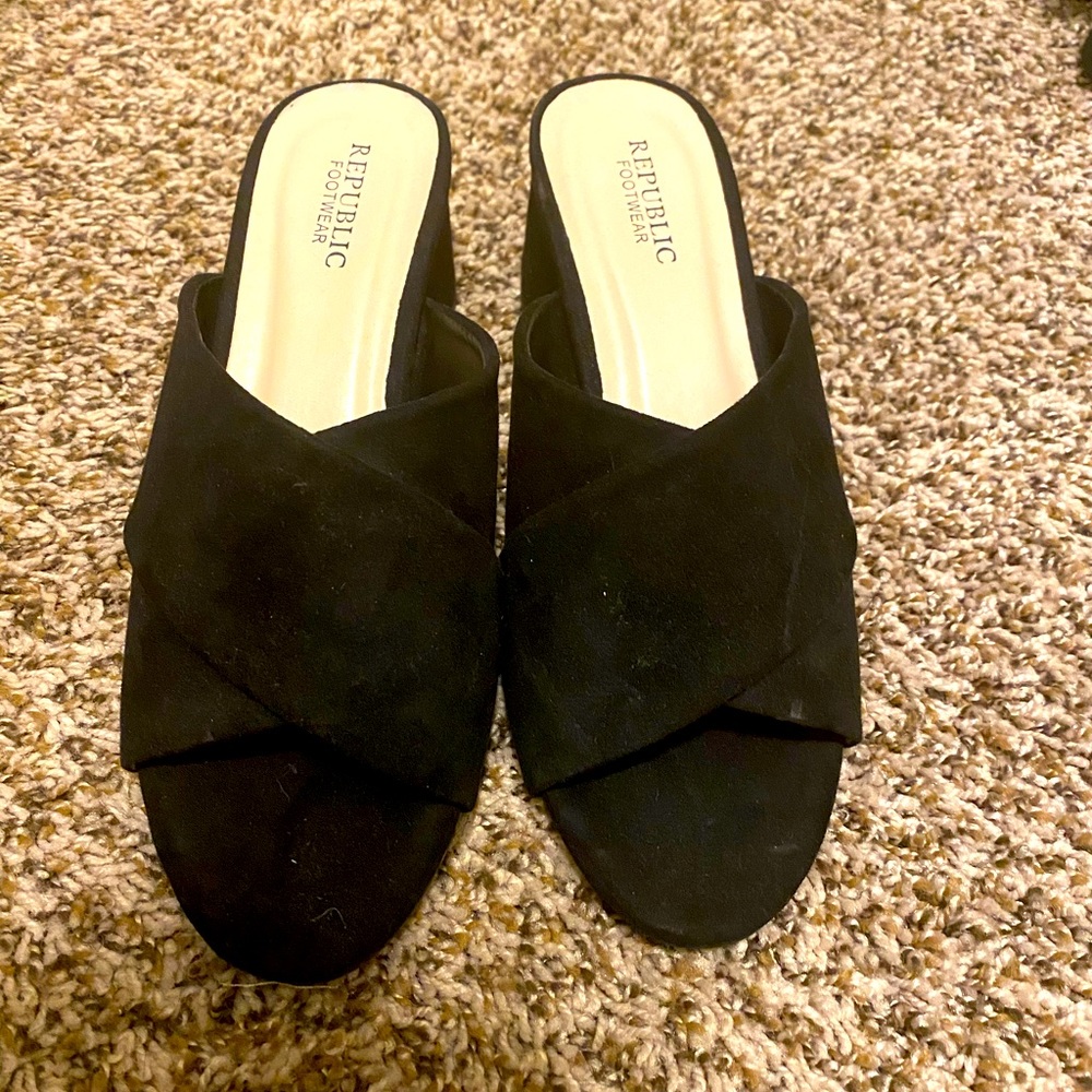 Classic sunny day heels